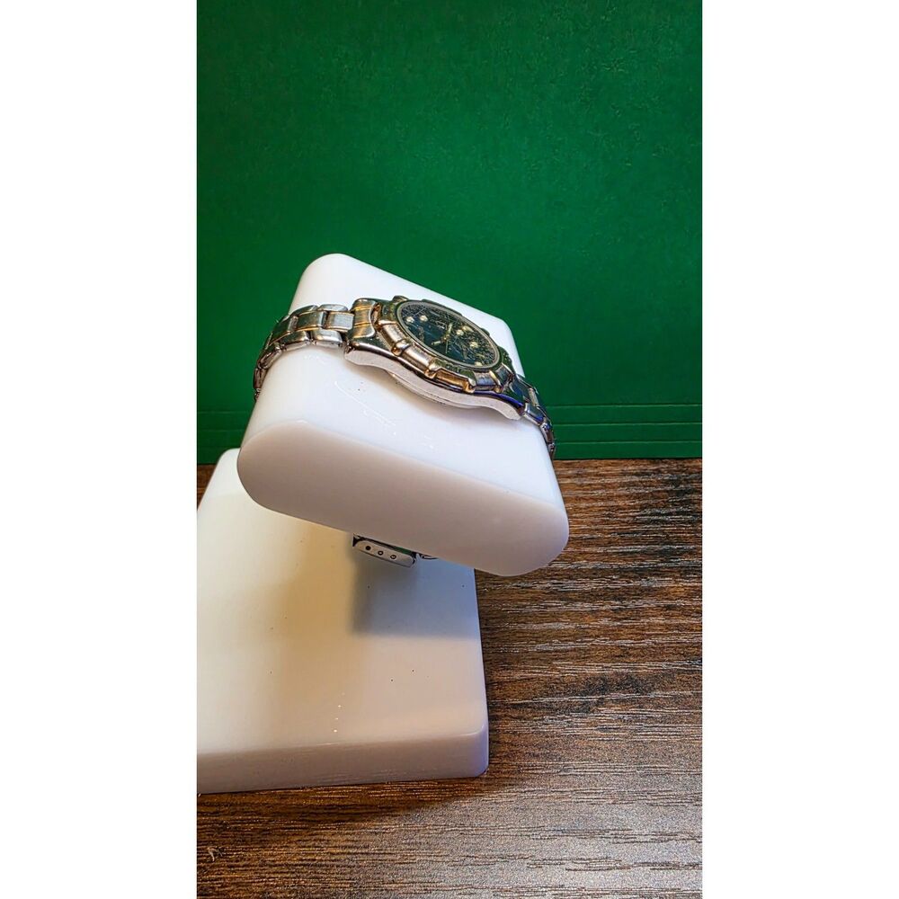 Vintage Waltham Two-Tone Womens Diver - Picture 4 of 5